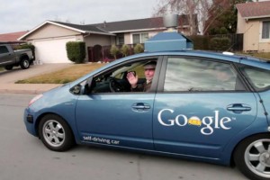 低视力者史蒂夫·马汉乘坐Google无人驾驶汽车出行